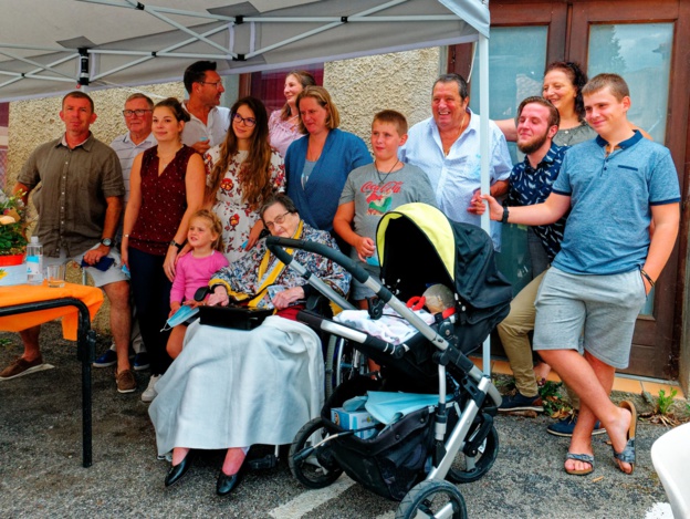 Simone et une partie de sa famille Simone et une partie de sa famille