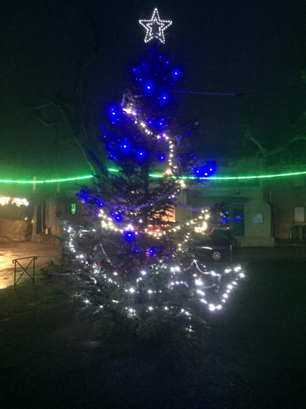 La place s'illumine........ La place s'illumine........