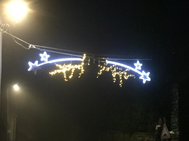 La place s'illumine........ La place s'illumine........