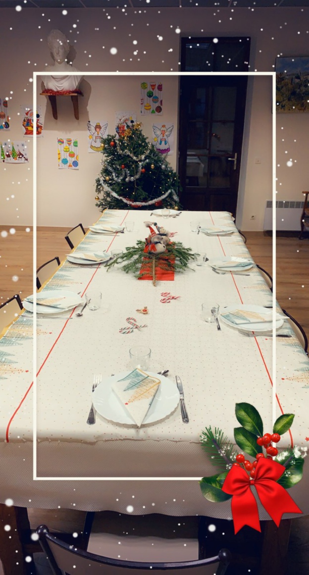 Repas de noël à la cantine Repas de noël à la cantine