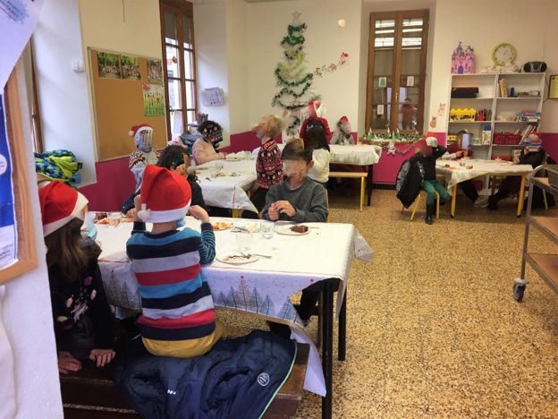 Repas de noël à la cantine