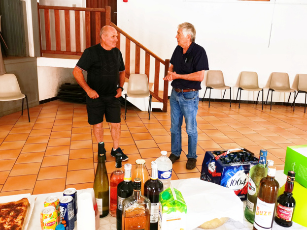 Le maire remercie Thierry GALTIER pour ses 12 ans de bons et loyaux services Le maire remercie Thierry GALTIER pour ses 12 ans de bons et loyaux services