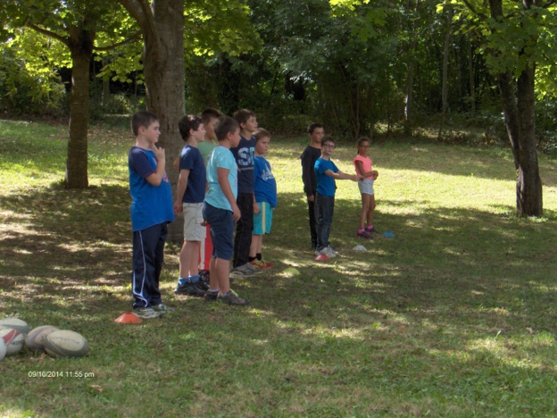 Les équipes sont faites... sous les arbres elles s'affrontent...