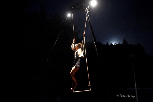 Spectacle - Monologue pour une circassienne - Cie Emoi Seule Spectacle - Monologue pour une circassienne - Cie Emoi Seule