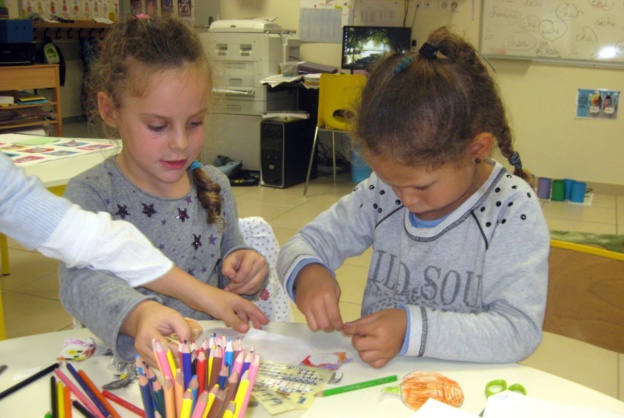 Création des paniers d'Halloween en images avec Danièle et l'équipe de GS Création des paniers d'Halloween en images avec Danièle et l'équipe de GS