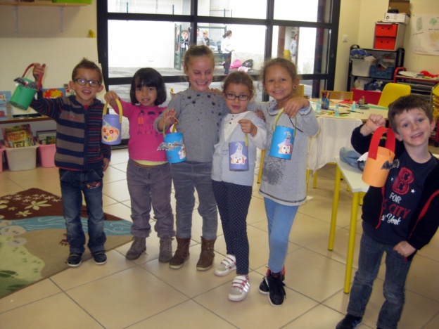 Création des paniers d'Halloween en images avec Danièle et l'équipe de GS Création des paniers d'Halloween en images avec Danièle et l'équipe de GS