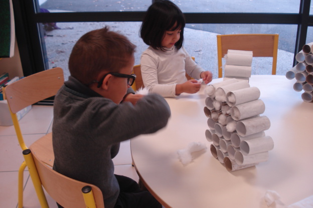 Atelier créatif avec Danièle : "le calendrier de l'avent" Atelier créatif avec Danièle : "le calendrier de l'avent"