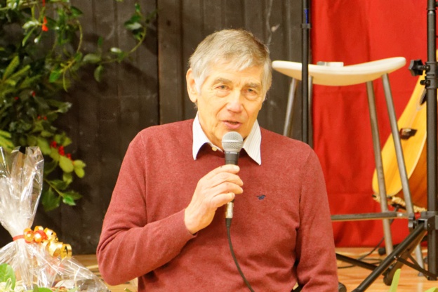 Notre maire pendant son discours d'accueil Notre maire pendant son discours d'accueil