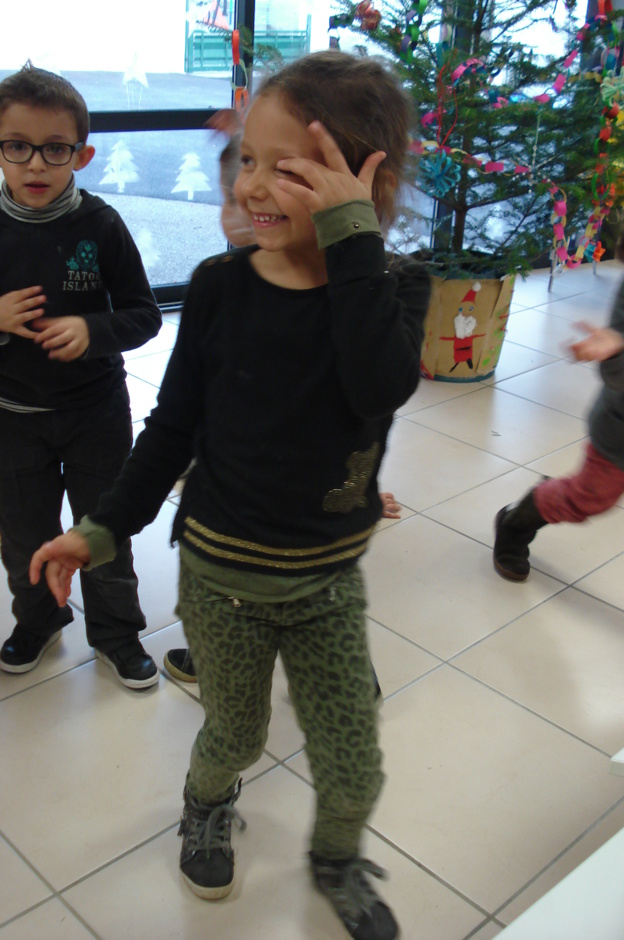 Goûter de Noël avec Danièle et les GS Goûter de Noël avec Danièle et les GS