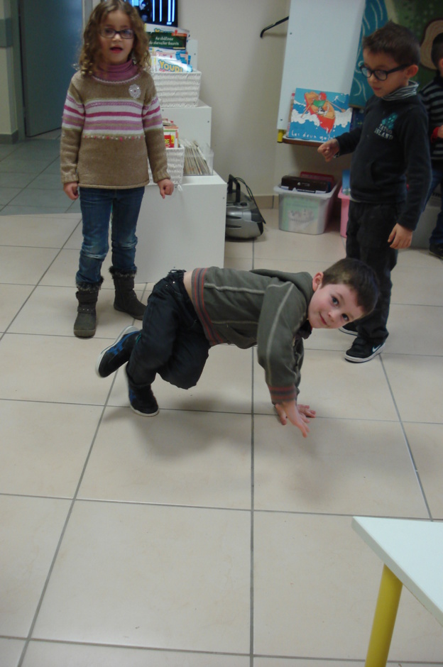 Goûter de Noël avec Danièle et les GS Goûter de Noël avec Danièle et les GS