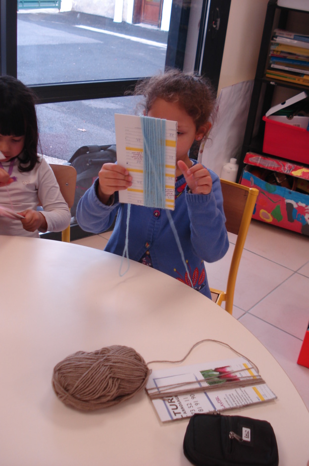 Atelier laine avec le groupe de GS et Danièle Atelier laine avec le groupe de GS et Danièle