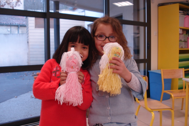 Atelier laine avec le groupe de GS et Danièle Atelier laine avec le groupe de GS et Danièle