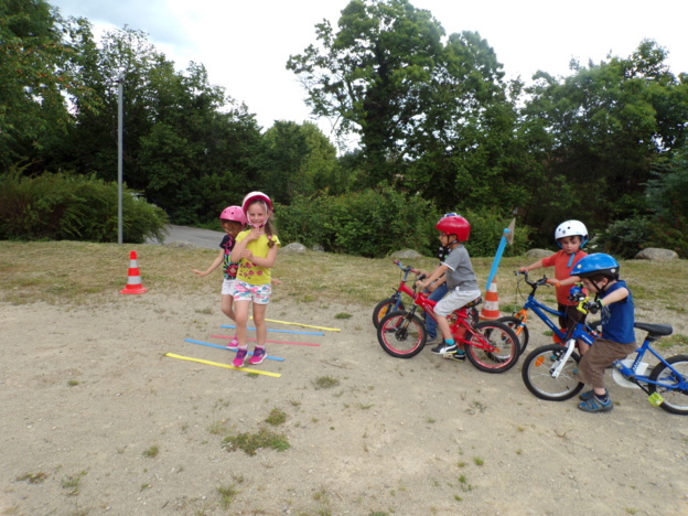 Sécurité routière avec Danièle et son groupe de GS Sécurité routière avec Danièle et son groupe de GS