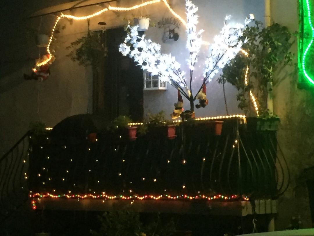 La place s'illumine........ La place s'illumine........