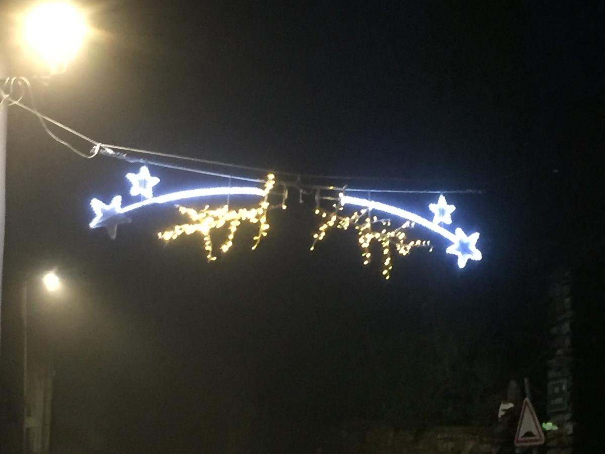 La place s'illumine........ La place s'illumine........