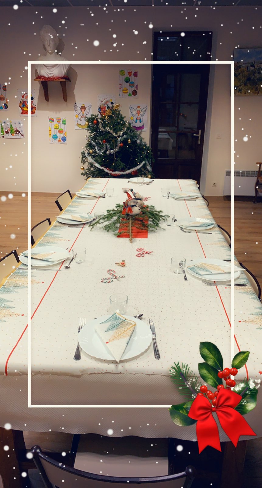 Repas de noël à la cantine Repas de noël à la cantine