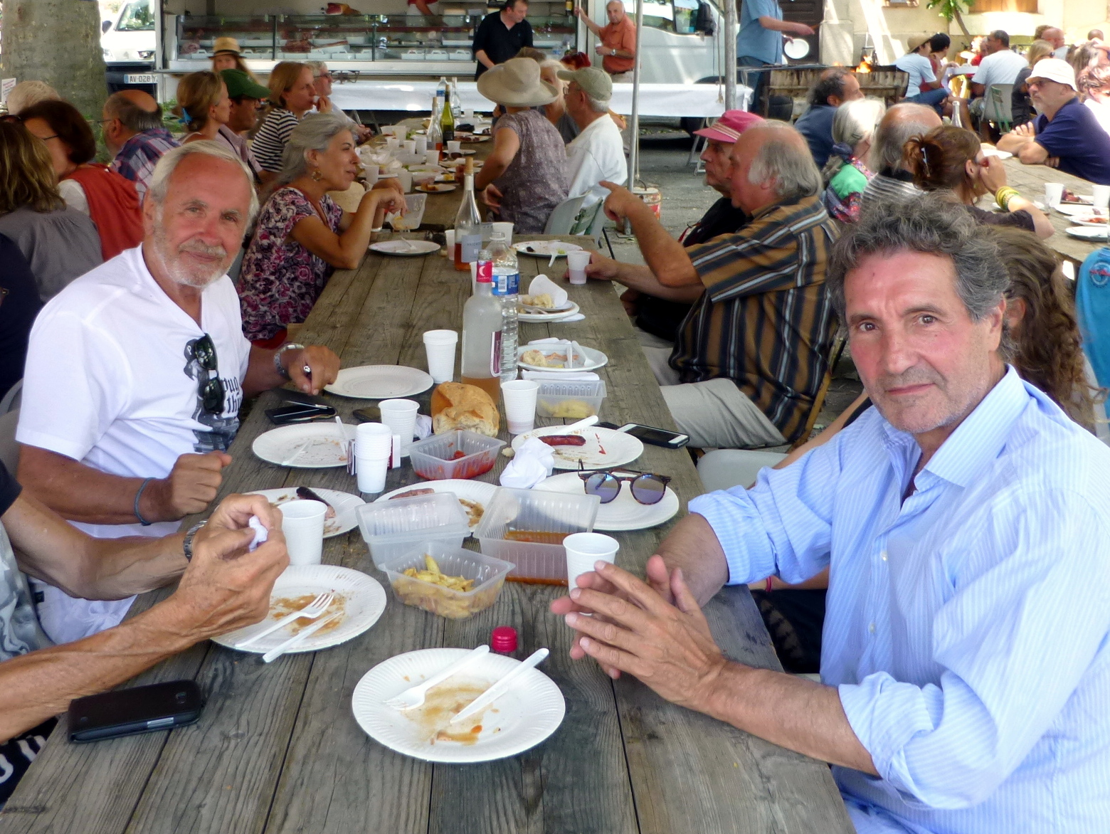 Marché dominicaux, brocantes et repas des producteurss