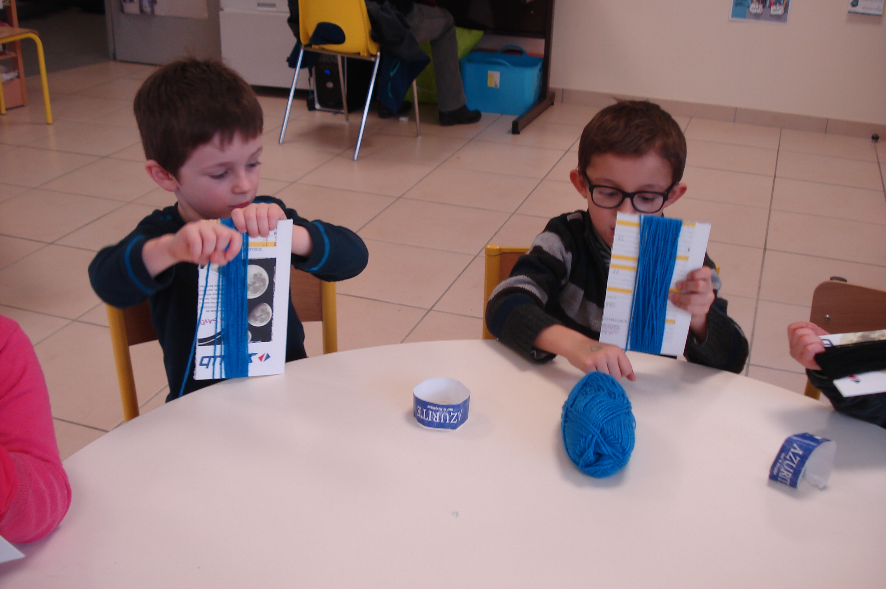 Atelier laine avec le groupe de GS et Danièle