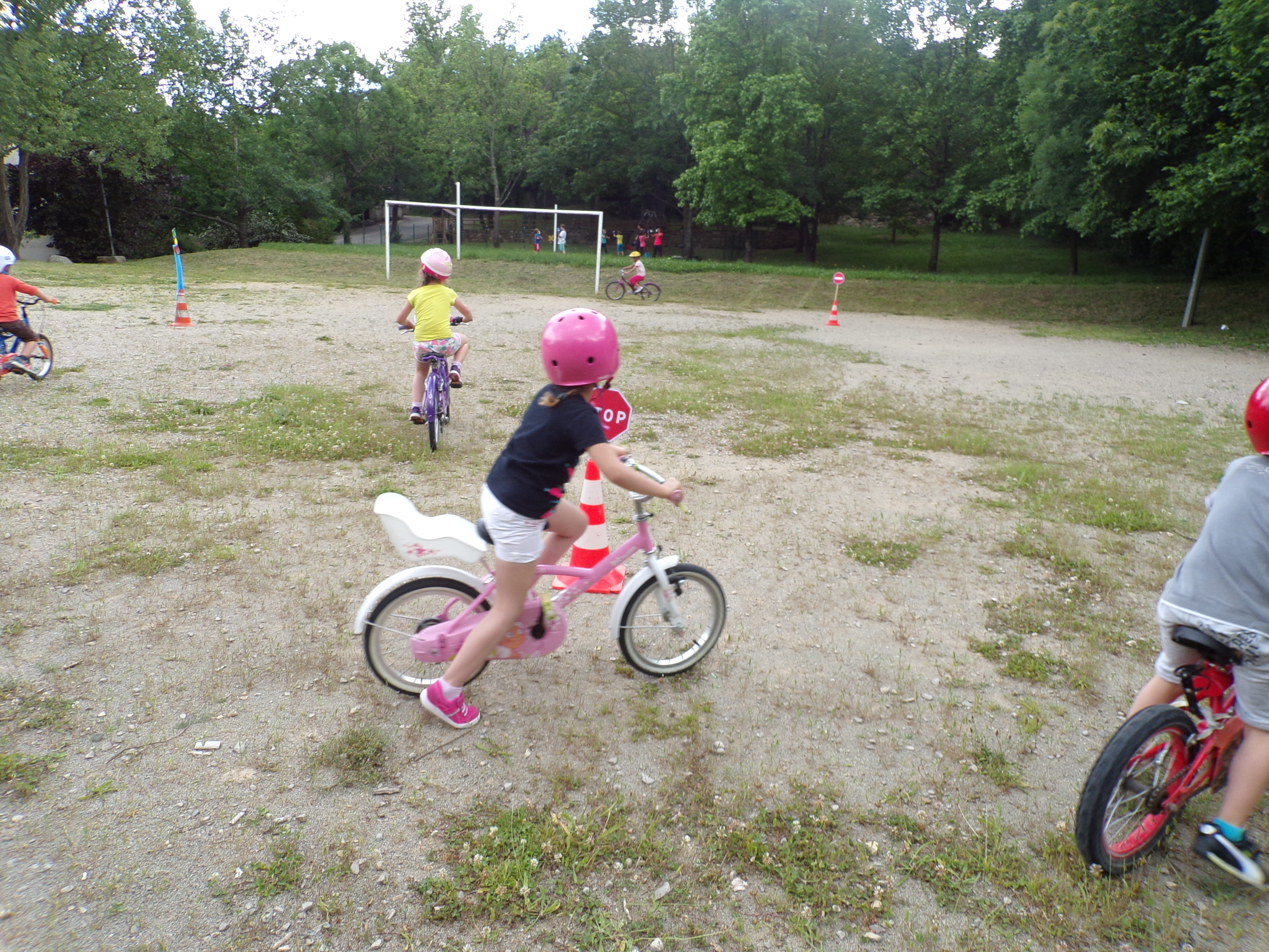 Sécurité routière avec Danièle et son groupe de GS Sécurité routière avec Danièle et son groupe de GS